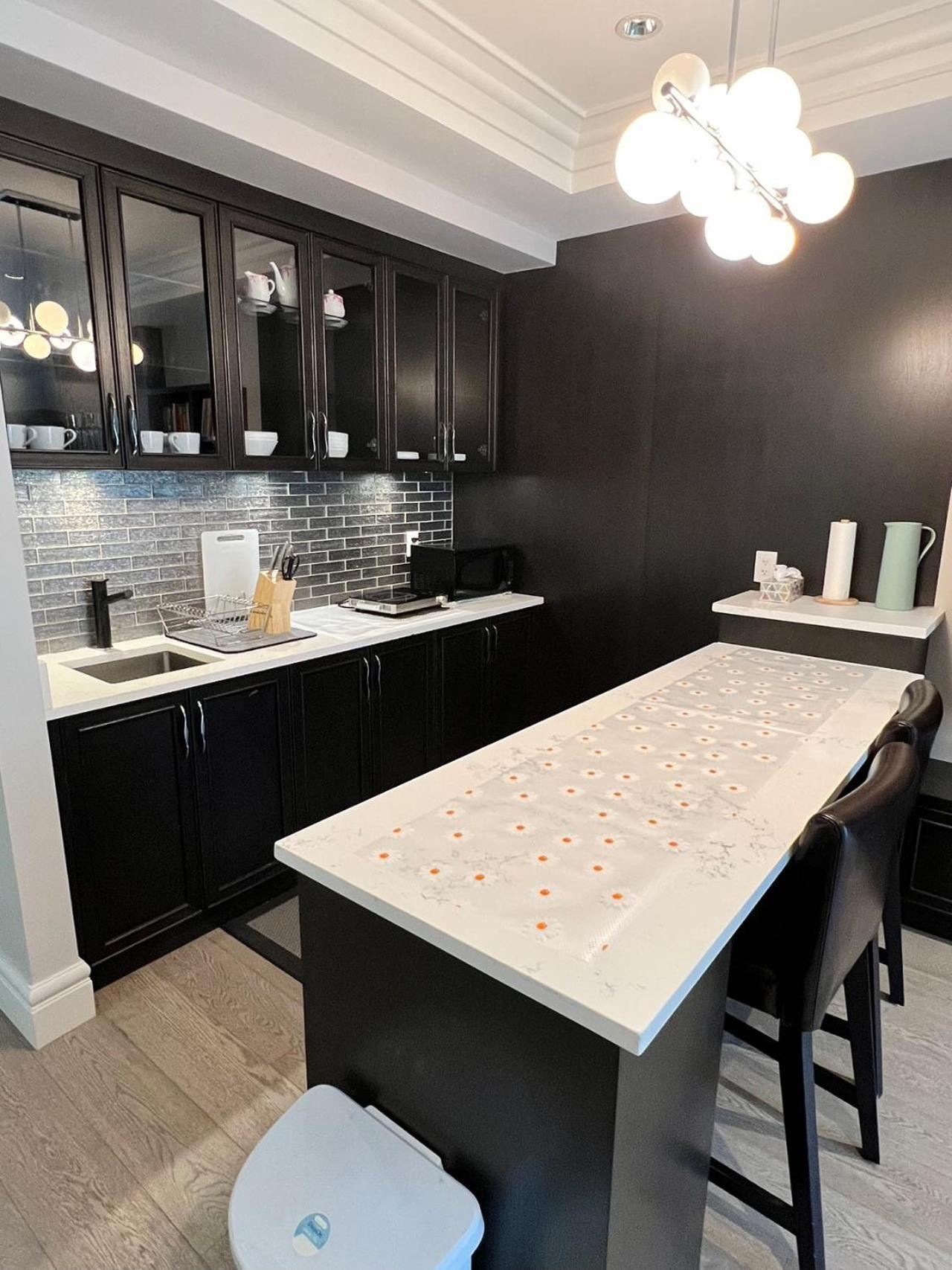 Private Rooms In Vancouver West Екстериор снимка