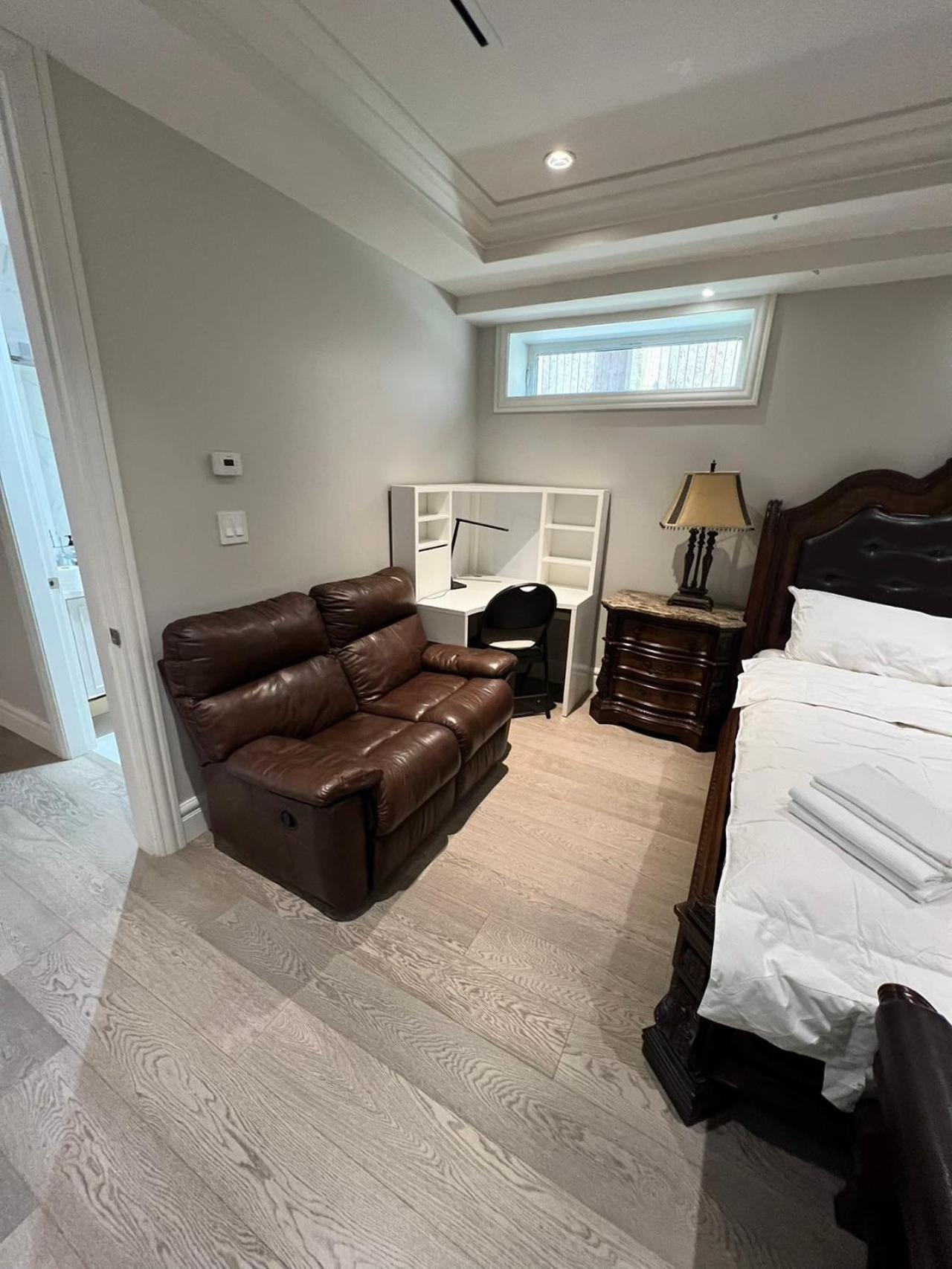 Private Rooms In Vancouver West Екстериор снимка