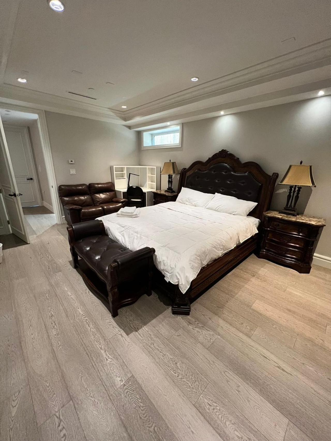 Private Rooms In Vancouver West Екстериор снимка