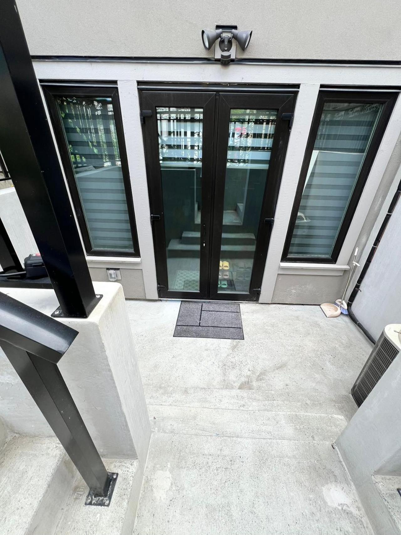 Private Rooms In Vancouver West Екстериор снимка